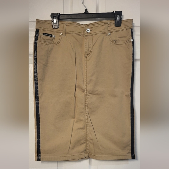 Dolce and Gabbana Tan Pencil Skirt Tagged Size 29 - Picture 1 of 8